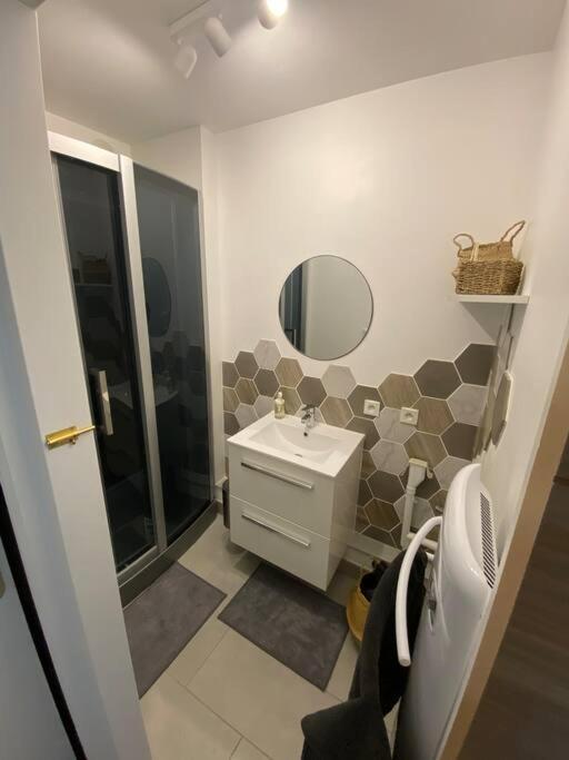 A 50 M De La Plage, Appartement De 35 M2 : Les Pieds Sales 布雷阿勒 外观 照片