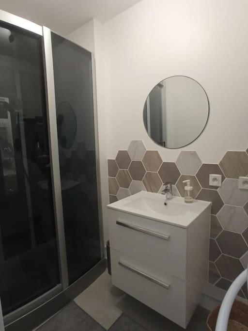A 50 M De La Plage, Appartement De 35 M2 : Les Pieds Sales 布雷阿勒 外观 照片