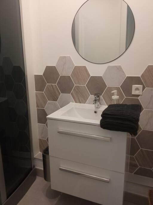 A 50 M De La Plage, Appartement De 35 M2 : Les Pieds Sales 布雷阿勒 外观 照片